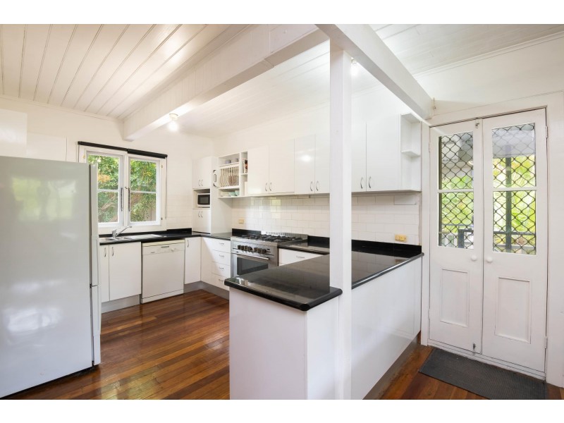 8 Wattle Place, Sandy Beach NSW 2456