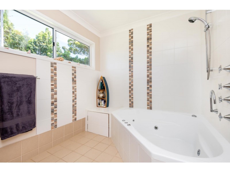 33 Poynten Drive, Emerald Beach NSW 2456