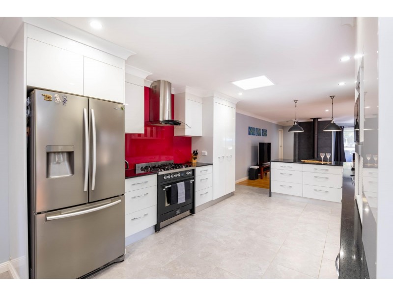 8 Anselmo Close, Emerald Beach NSW 2456