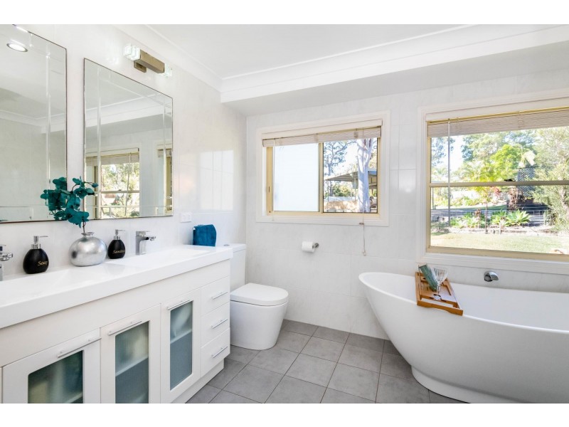 8 Anselmo Close, Emerald Beach NSW 2456