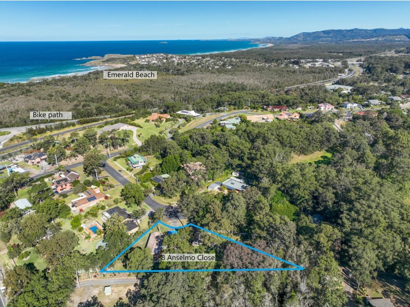8 Anselmo Close, Emerald Beach NSW 2456