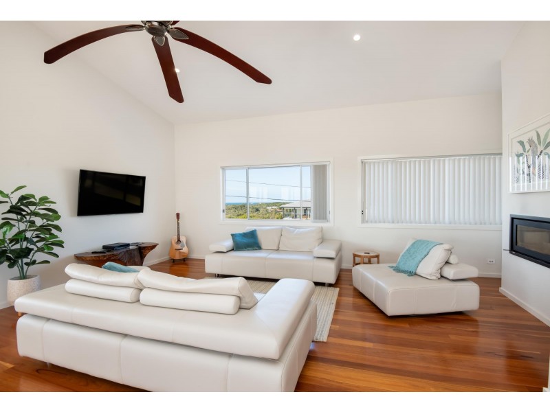 13 Ocean View Road, Arrawarra Headland NSW 2456