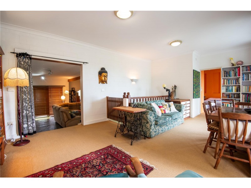42 Dammerel Crescent, Emerald Beach NSW 2456