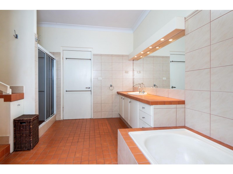 42 Dammerel Crescent, Emerald Beach NSW 2456