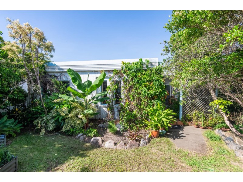 42 Dammerel Crescent, Emerald Beach NSW 2456