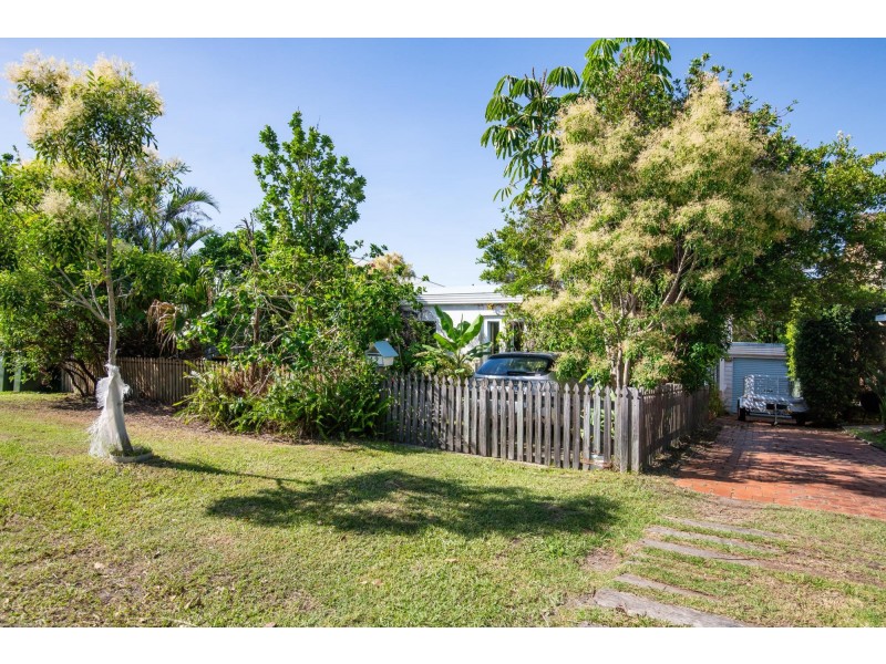 42 Dammerel Crescent, Emerald Beach NSW 2456