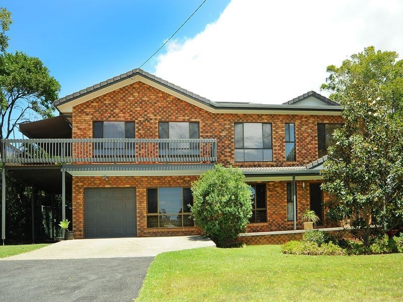 2 Fuller Street, Arrawarra Headland NSW 2456