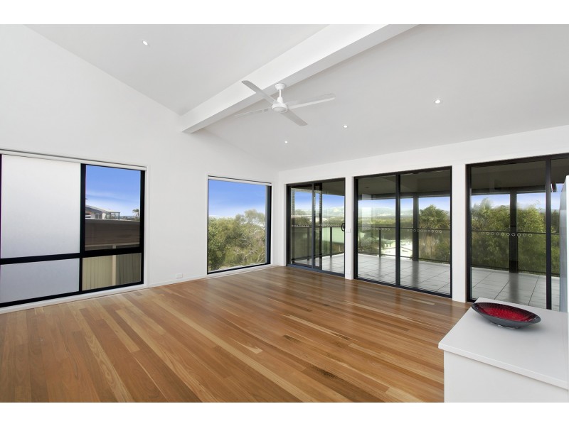 60 Dammerel Crescent, Emerald Beach NSW 2456