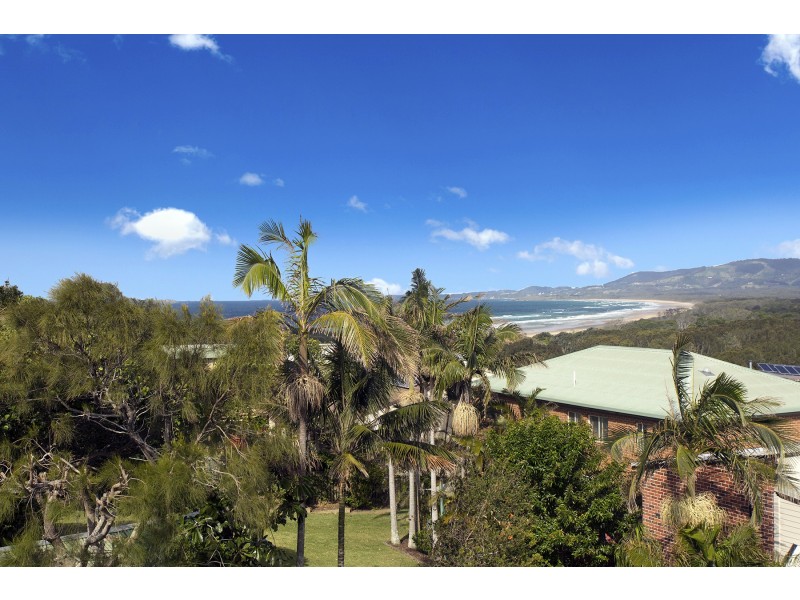 60 Dammerel Crescent, Emerald Beach NSW 2456