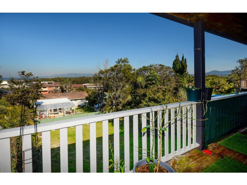 48 Dammerel Crescent, Emerald Beach NSW 2456