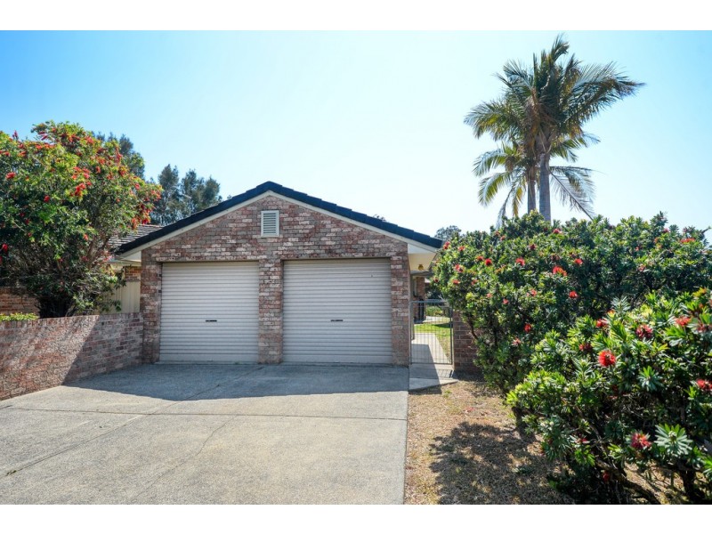1/8 Pandanus Place, Woolgoolga NSW 2456