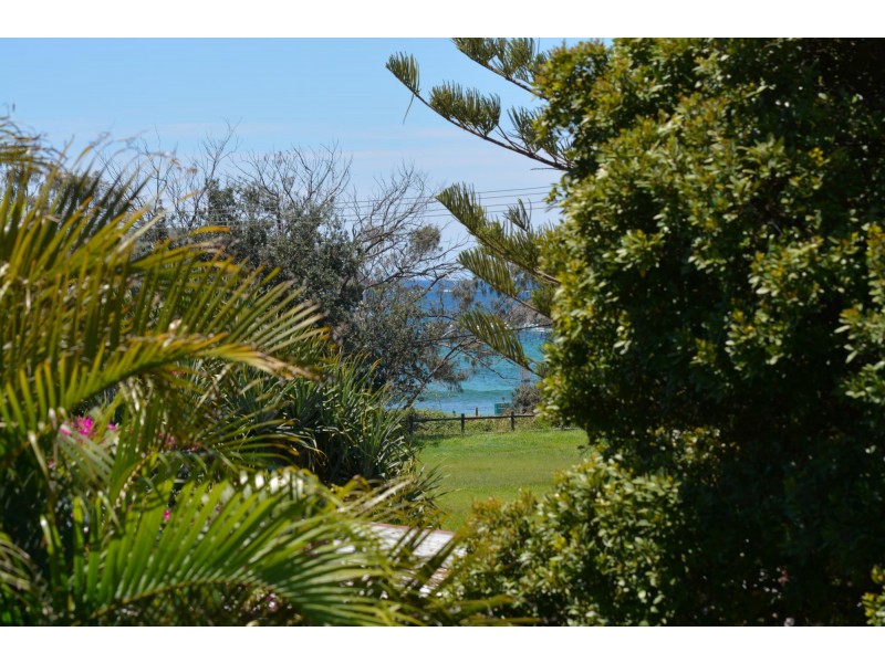 45 Bluegum Avenue, Sandy Beach NSW 2456