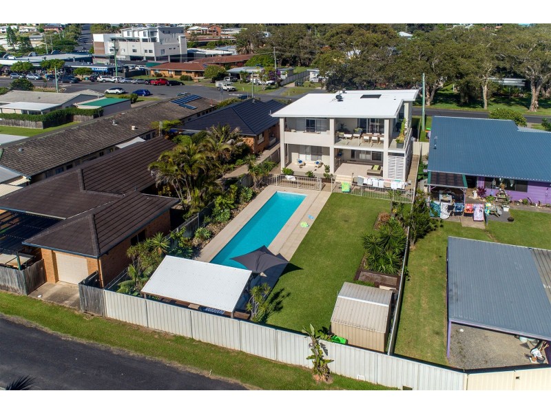 24 Wharf Street, Woolgoolga NSW 2456
