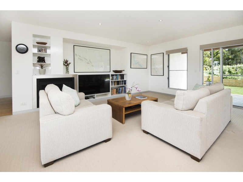 10 Helmsman Close, Safety Beach NSW 2456