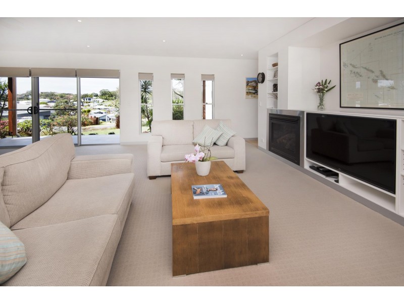 10 Helmsman Close, Safety Beach NSW 2456