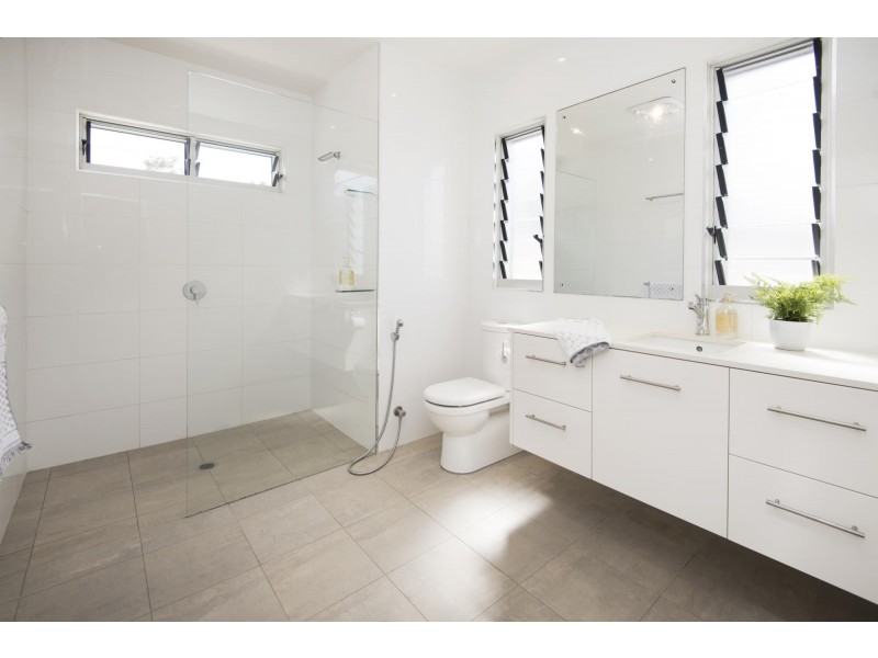 10 Helmsman Close, Safety Beach NSW 2456