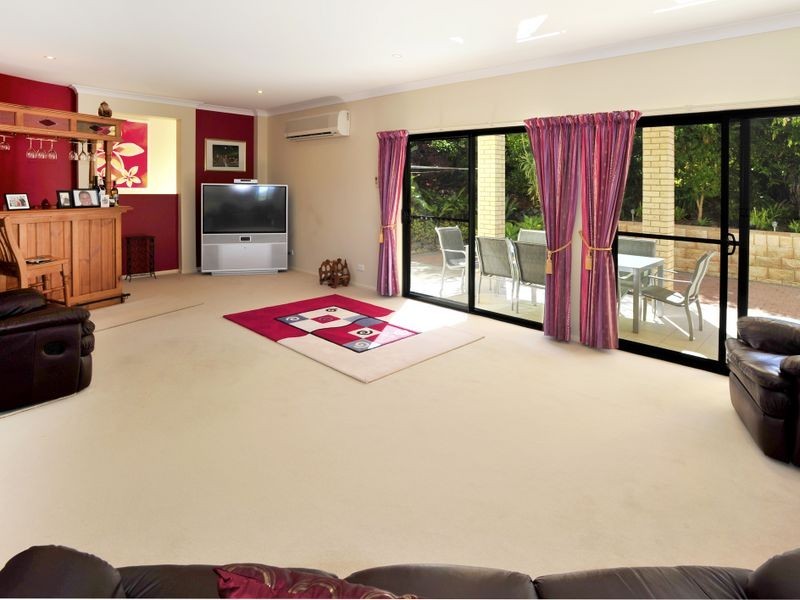 2 Kay Drive, Emerald Beach NSW 2456