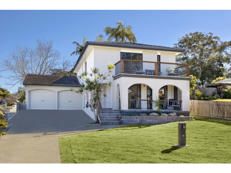 16 Moore Place, Urunga NSW 2455