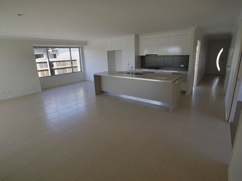 4 Swanston Cres, Narangba QLD 4504