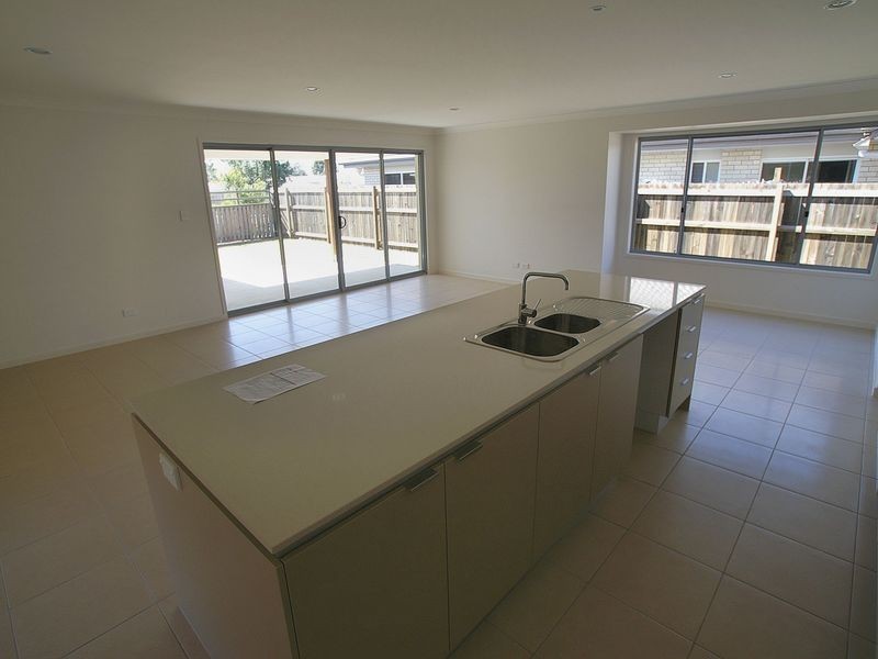 4 Swanston Cres, Narangba QLD 4504