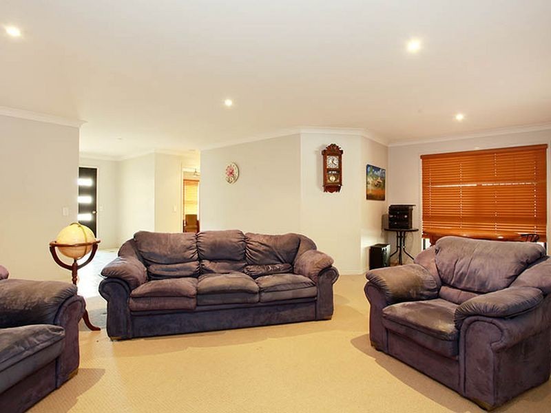 25 Waterway Cr, Narangba QLD 4504