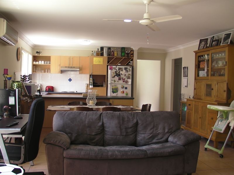 2 Bronlow, Morayfield QLD 4506