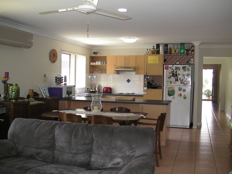 2 Bronlow, Morayfield QLD 4506