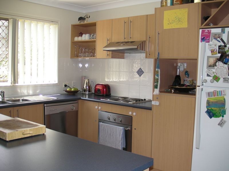 2 Bronlow, Morayfield QLD 4506