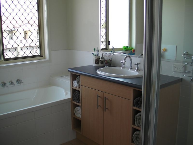 2 Bronlow, Morayfield QLD 4506