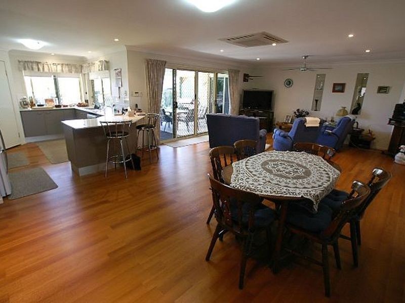 8 Geneva Cr., Narangba QLD 4504