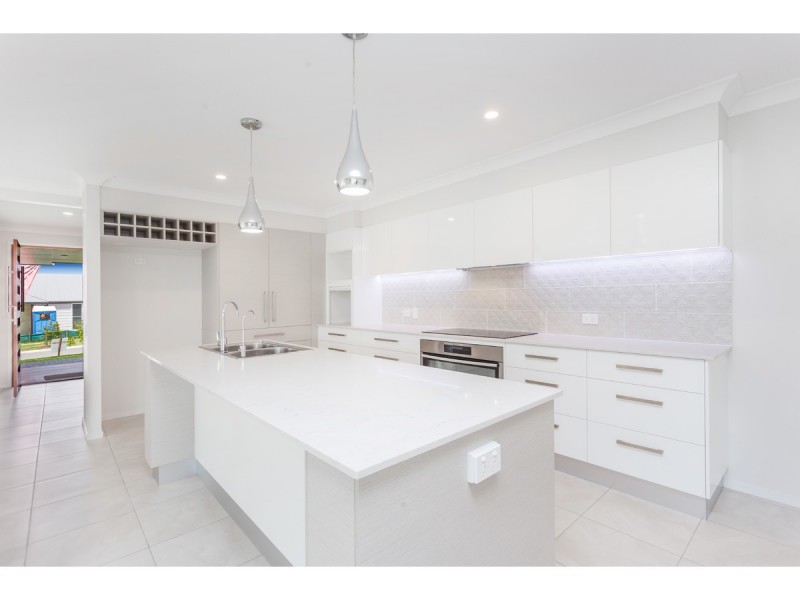 16 Stately Crescent, Narangba QLD 4504
