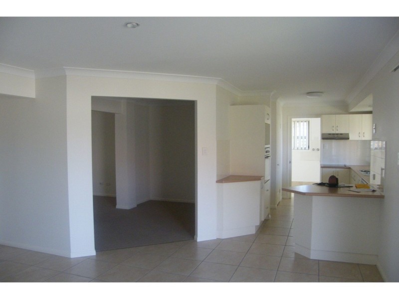 28 Grassdale Crescent, Morayfield QLD 4506