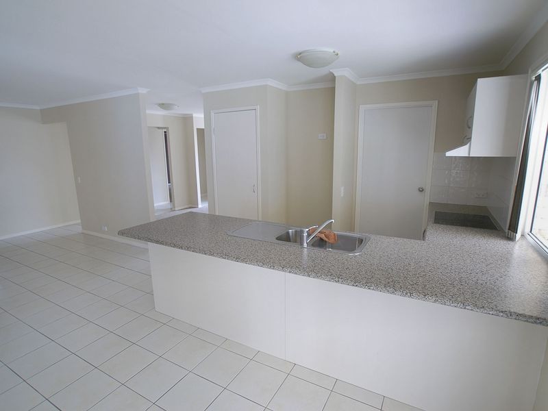 6 Blaxland Place, Narangba QLD 4504