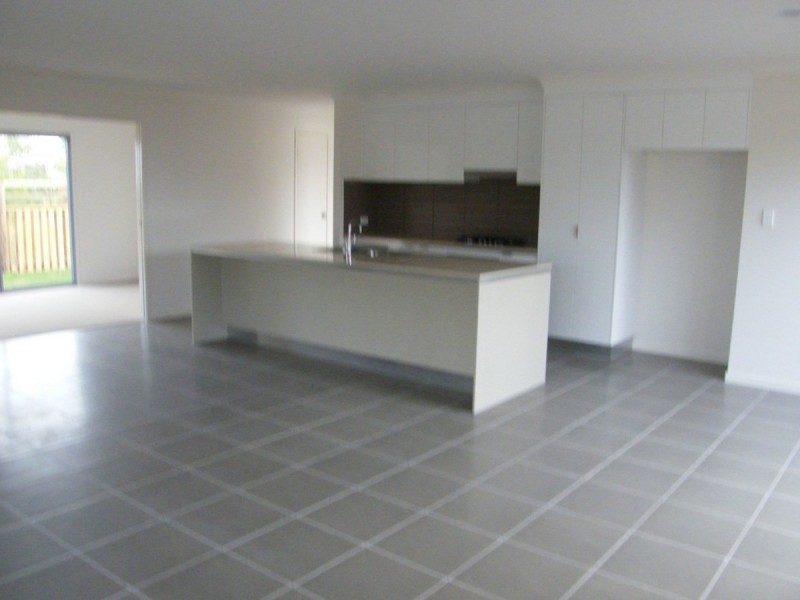 4 Clarence Close, Narangba QLD 4504