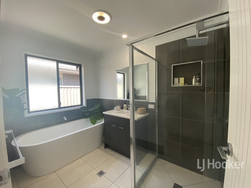 8 Lungfish Circuit, Bongaree QLD 4507