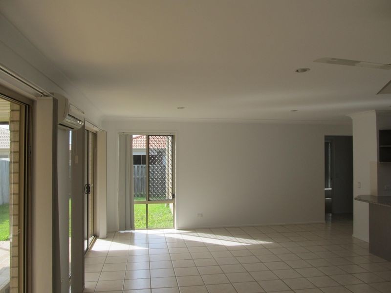 39 Eimeo Place, Sandstone Point QLD 4511