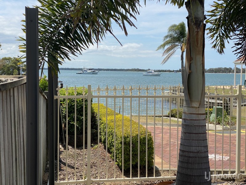 14/18 Spinnaker Quay, Sandstone Point QLD 4511