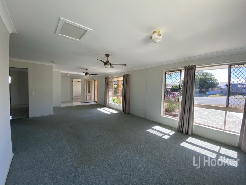 8 Day Place, Sandstone Point QLD 4511