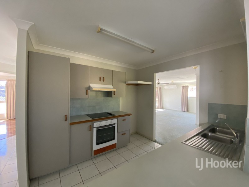 8 Day Place, Sandstone Point QLD 4511