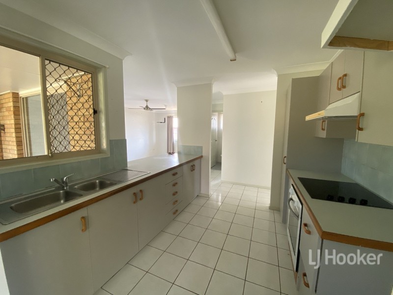 8 Day Place, Sandstone Point QLD 4511