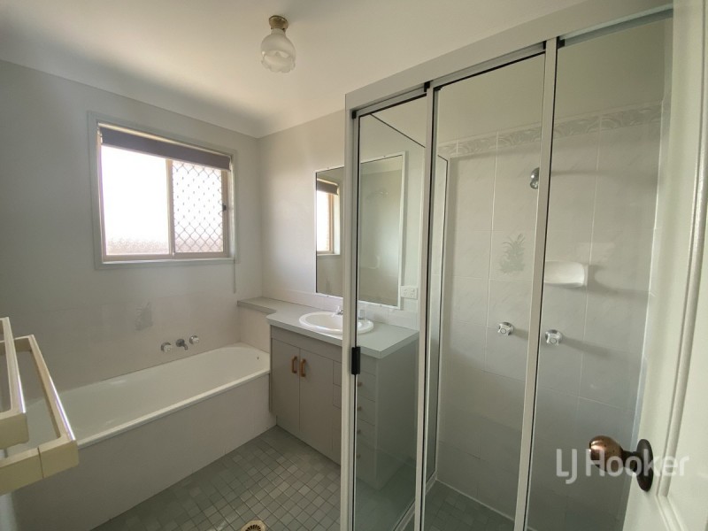8 Day Place, Sandstone Point QLD 4511