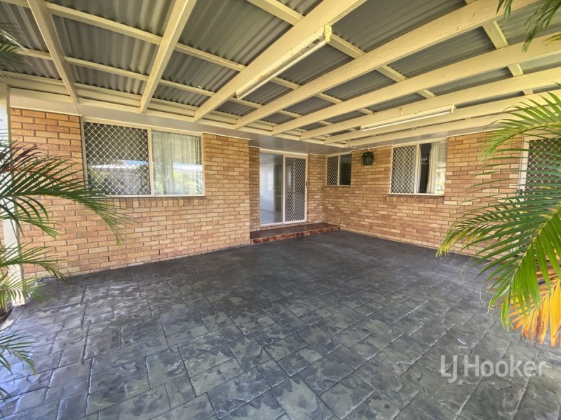 8 Day Place, Sandstone Point QLD 4511