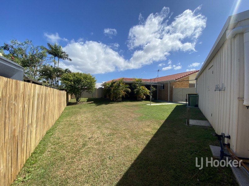 8 Day Place, Sandstone Point QLD 4511