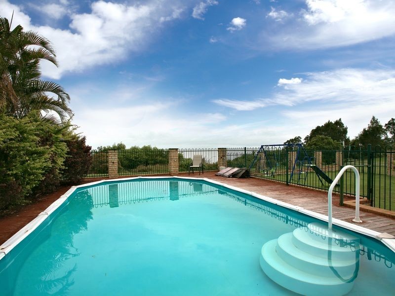 22 Albert Pl, Sandstone Point QLD 4511