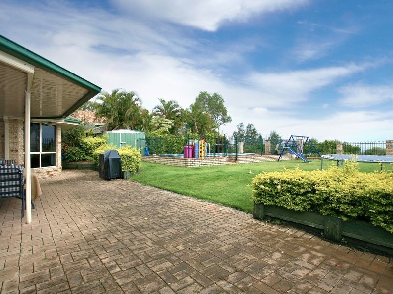 22 Albert Pl, Sandstone Point QLD 4511