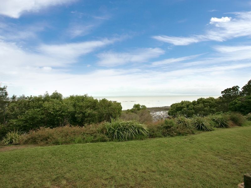 22 Albert Pl, Sandstone Point QLD 4511