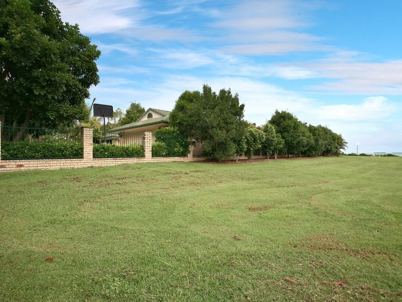 22 Albert Pl, Sandstone Point QLD 4511