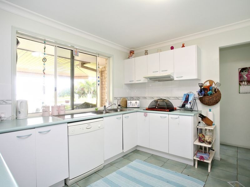 22 Albert Pl, Sandstone Point QLD 4511