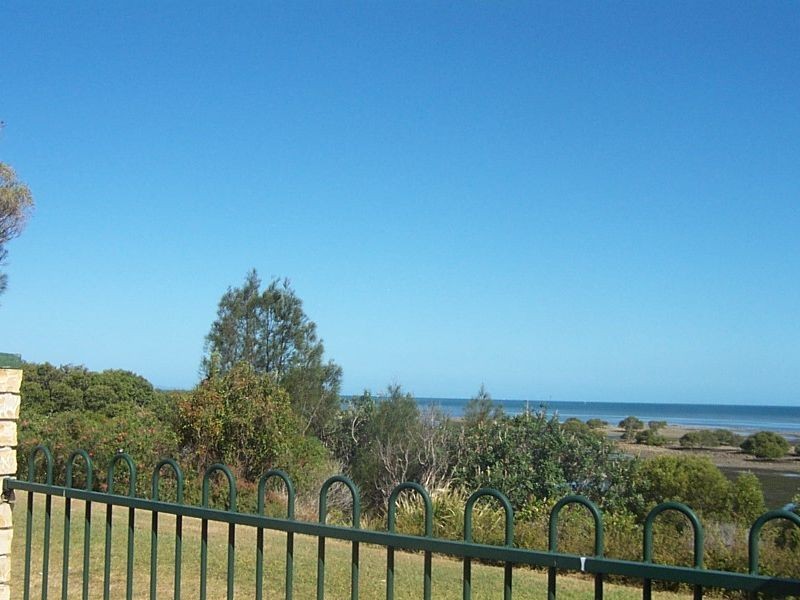 22 Albert Pl, Sandstone Point QLD 4511