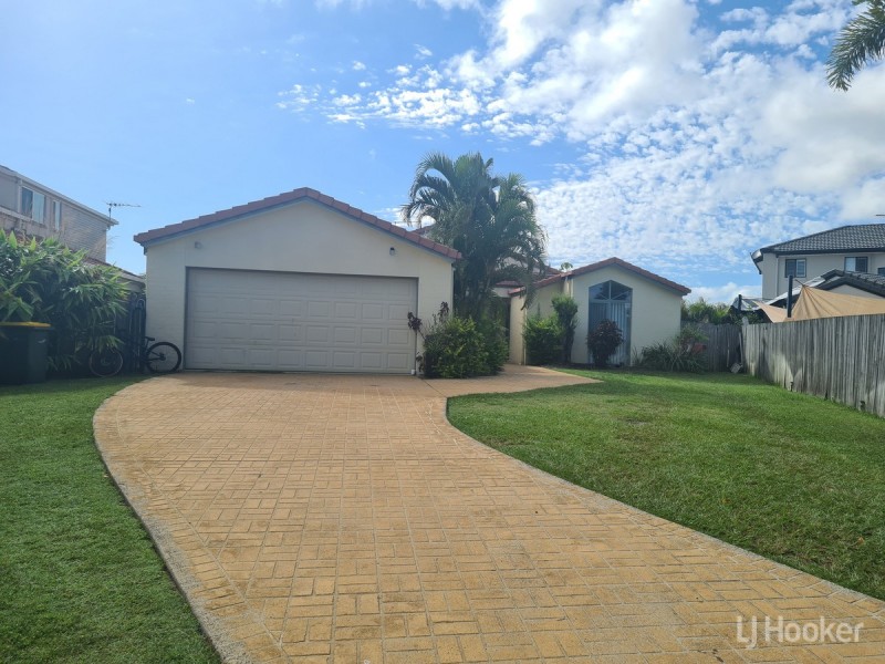 25 Bowsprit Crescent, Banksia Beach QLD 4507